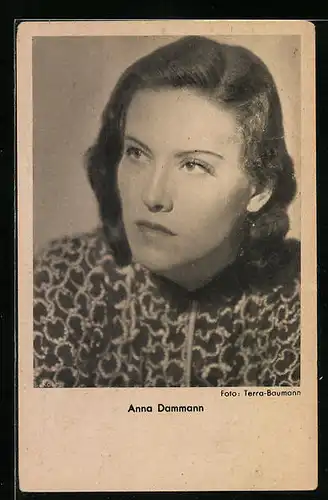 AK Schauspielerin Anna Dammann zur Seite blickend