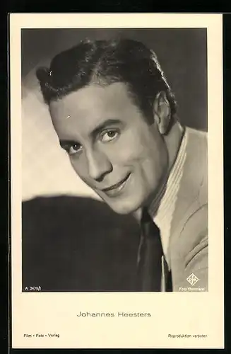 AK Schauspieler Johannes Heesters zur Seite blickend
