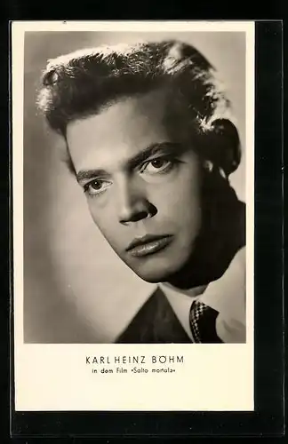 AK Schauspieler Karl Heinz Böhm nachdenklich schauend