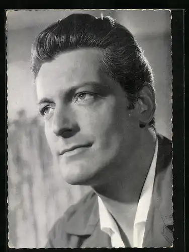 AK Schauspieler Carlos Thompson nach oben blickend