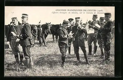 AK Manoevres du Centre - Officiers etrangers en mission, sur le Terrain de Manoevre