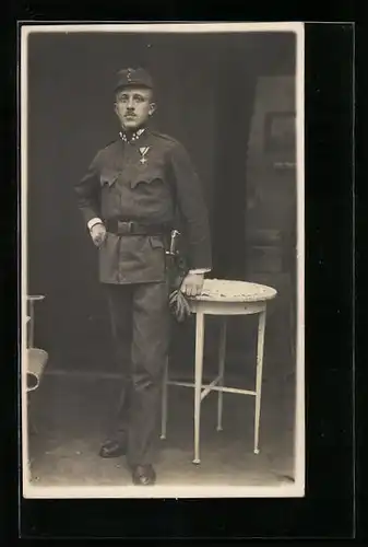 AK Österreichischer Soldat in Uniform mit Orden