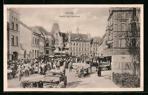 AK Neuss, Markt mit Rathaus am Markttag