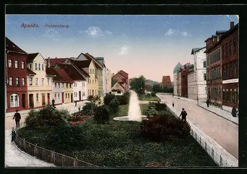 AK Apolda, Heidenberg-Strasse mit Grünanlage und Springbrunnen