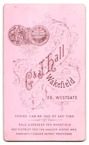 Fotografie G. & J. Hall, Wakefield, 26, Westgate, Portrait Bube mit Mittelscheitel in elegantem Jackett