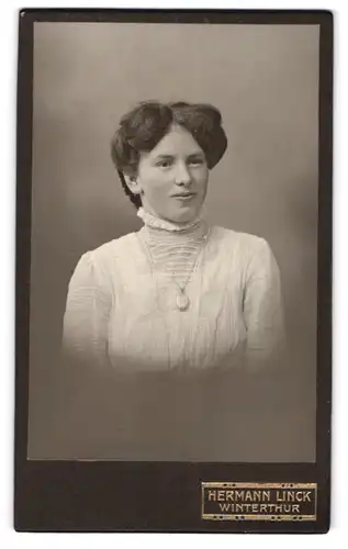 Fotografie Hermann Linck, Winterthur, St. Georgenstr. 38, Portrait schöne junge Frau mit eleganter Halskette