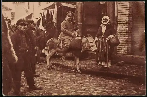 Fotografie 1.WK, Soldat in Uniform auf Esel reitend