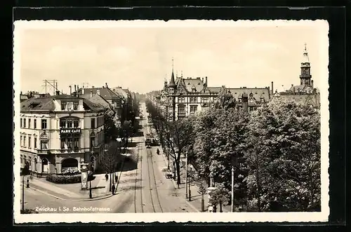 AK Zwickau i. Sa., Bahnhofstrasse mit Parkcafé und Strassenbahn