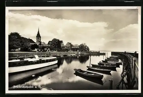 AK Friedrichshafen a. B., Teilansicht mit Hafen