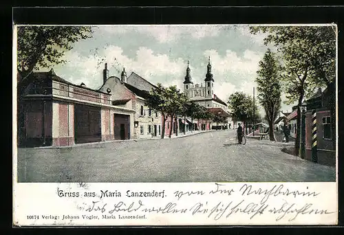AK Maria-Lanzendorf, Strasse mit Blick zur Kirche