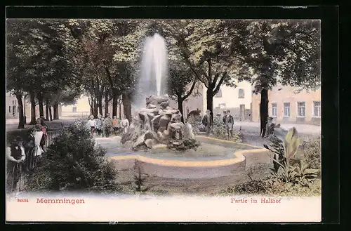 AK Memmingen, Partie im Hallhof mit Brunnen