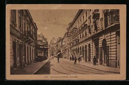 AK Bukarest, Stavropoleos-Strasse mit Passanten