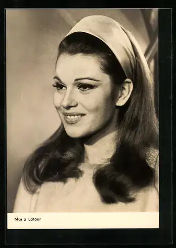 AK Schauspielerin Maria Latour, mit Haarband