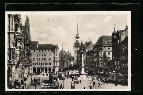 AK München, Strassenbahnen auf dem Marienplatz