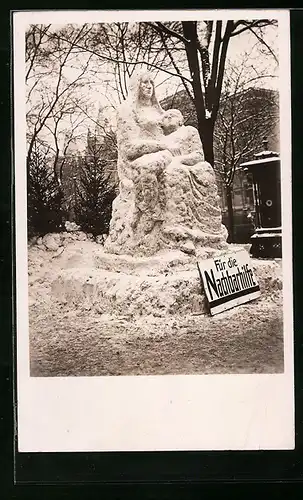 AK Eisplastik Zwei Frauen im Garten für die Nachbarhilfe