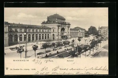 AK Mannheim, Strassenbahn vor dem Bahnhof