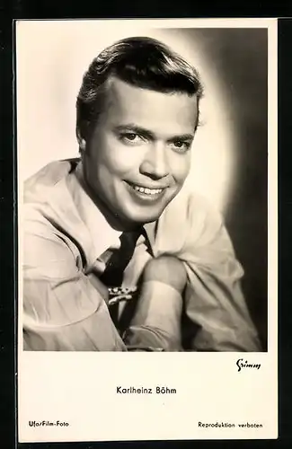 AK Schauspieler Karlheinz Böhm freundlich lachend