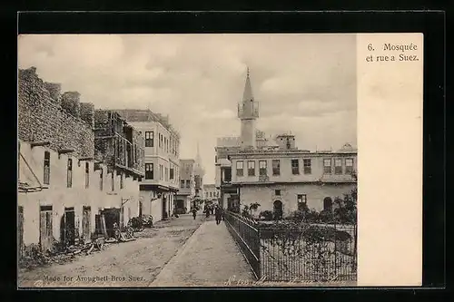 AK Suez, Mosquée et rue