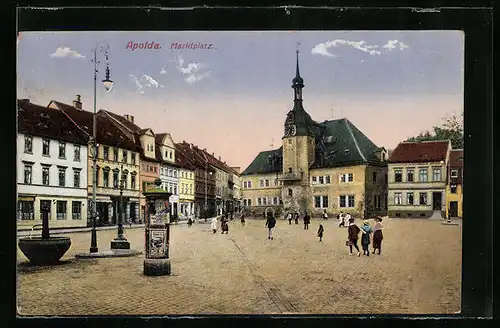 AK Apolda, Marktplatz mit Litfasssäule und Rathaus