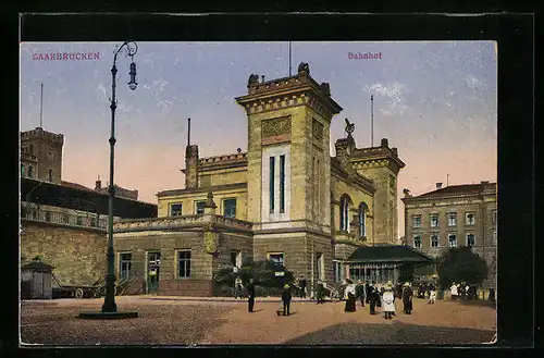 AK Saarbrücken, Passanten am Bahnhof