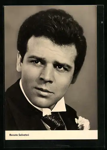 AK Schauspieler Renato Salvatori mit ernstem Blick