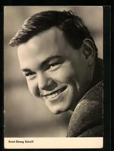 AK Schauspieler Ernst-Georg Schwill mit strahlendem Lachen