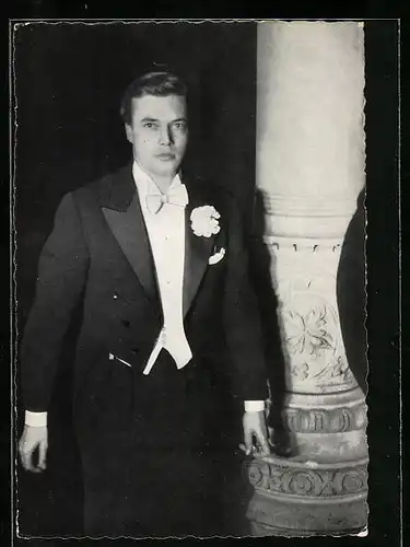 AK Schauspieler Karlheinz Böhm im Frack