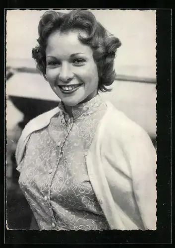 AK Schauspielerin Francoise Arnoul mit freundlichem Lachen