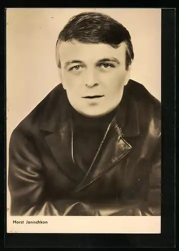 AK Schauspieler Horst Jonischkan mit ernstem Blick