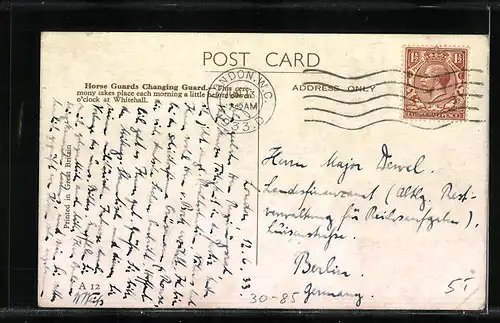 Künstler-AK London, The Changing of the Guard, Whitehall, Britische Soldaten in Uniform zu Pferde