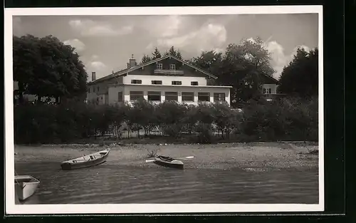 AK Bad Arlaching a. Chiemsee, Seegasthof mit Strandpromenade