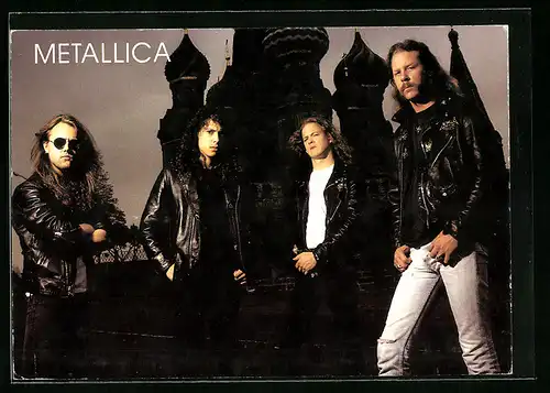 AK Musiker der Band Metallica vor dem Kreml