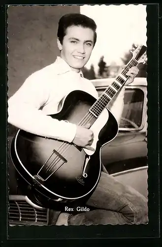 AK Musiker Rex Gildo mit Gitarre