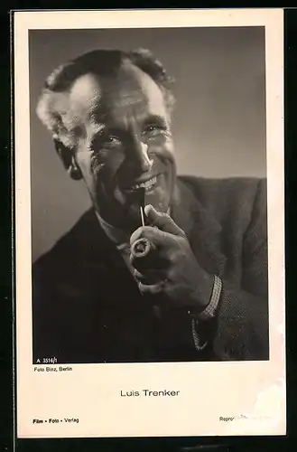 AK Schauspieler Luis Trenker mit Pfeife
