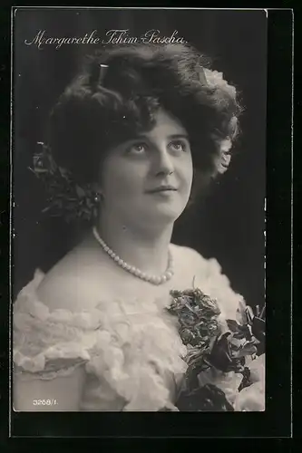 AK Schauspielerin Margarethe Fehim Pascha mit nach oben gerichtetem Blick