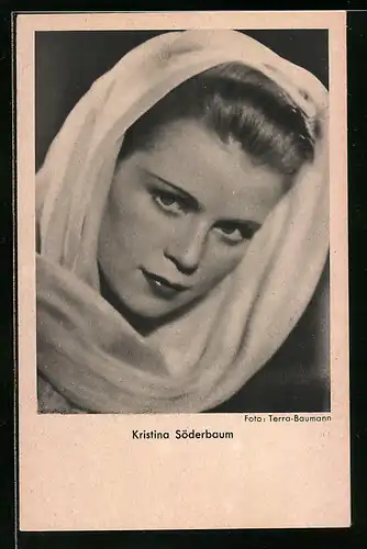 AK Schauspielerin Kristina Söderbaum mit Schal