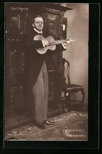 AK Schauspieler Carl Clewing mit Gitarre
