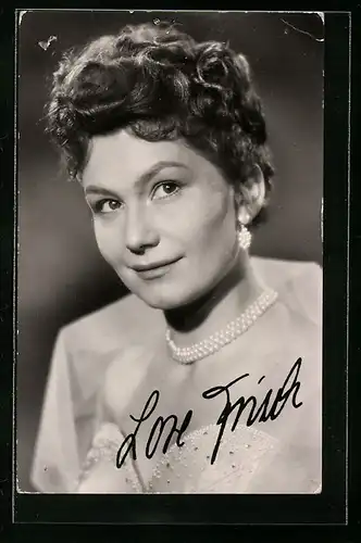 AK Schauspielerin Lore Frisch mit Perlenkette, Autograph