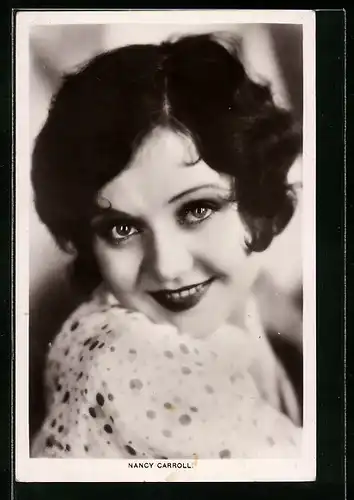 AK Schauspielerin Nancy Carroll über die Schulter blickend