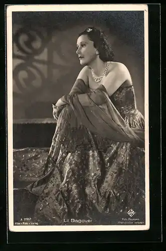 AK Schauspielerin Lil Dagover in Abendrobe