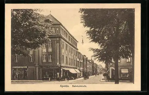 AK Apolda, Partie in der Bahnhofstrasse, mit Geschäft Carl Trabitzsch