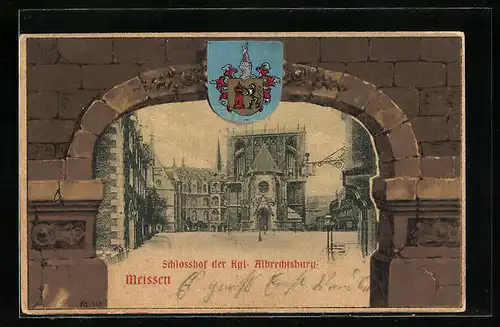 Passepartout-AK Meissen, Schlosshof der Königlichen Albrechtsburg durch ein Tor gesehen, Wappen