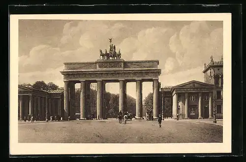 AK Berlin, Das Brandenburger Tor von Osten gesehen