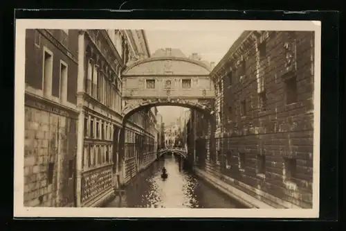AK Venedig, Seufzer-Brücke mit Boot