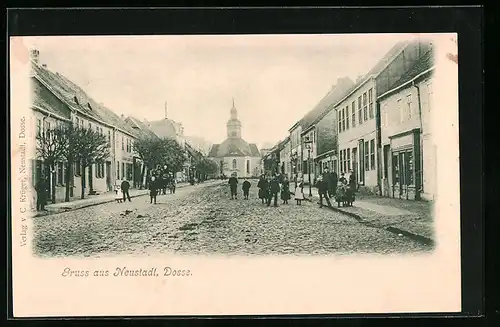 AK Neustadt /Dosse, Strassenpartie mit Passanten