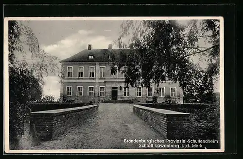 AK Löwenberg /Mark, Brandenburgisches Provinzial-Schullandheim Schloss Löwenberg von der Einfahrt gesehen