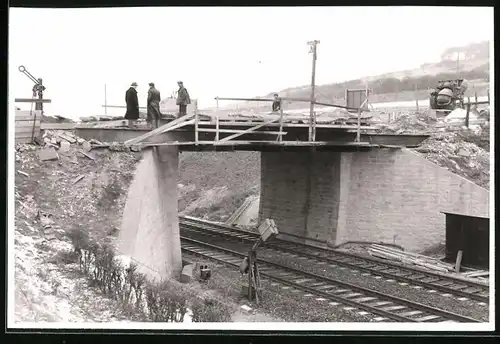 Fotografie unbekannter Fotograf, Ansicht Göttingen, Eisenbahn-Unterführung im Bau