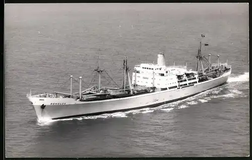 Fotografie Frachtschiff Bengloe auf See