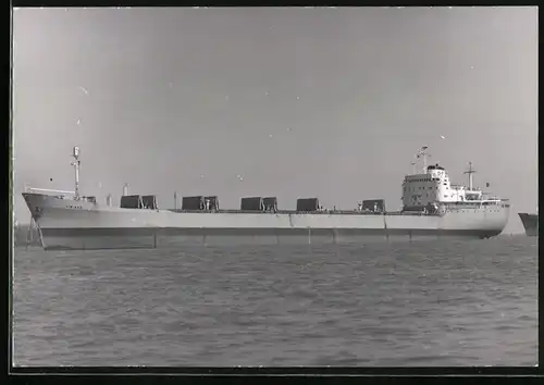 Fotografie Schüttgut Frachtschiff Vinland auf Reede mit geöffneten Frachtraumklappen