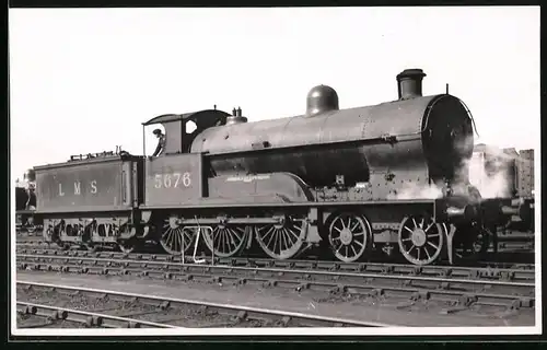 Fotografie britische Eisenbahn LMS, Dampflok, Tender-Lokomotive Nr. 5676